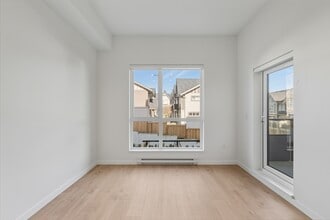 19577-65B 65B Ave in Surrey, BC - Building Photo - Building Photo