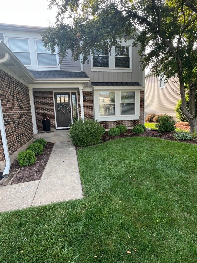 927 Cass Ln in Elk Grove Village, IL - Building Photo - Building Photo