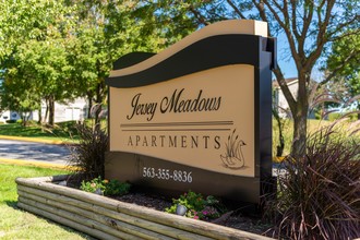 Jersey Meadows in Davenport, IA - Building Photo - Building Photo