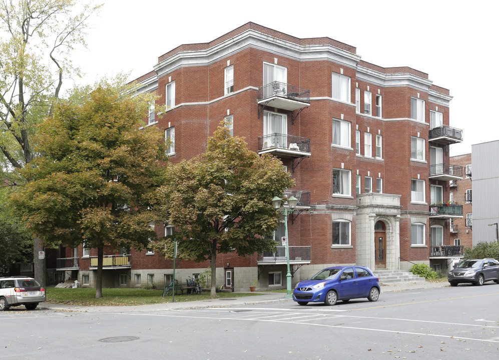 The1385 in Montréal, QC - Building Photo