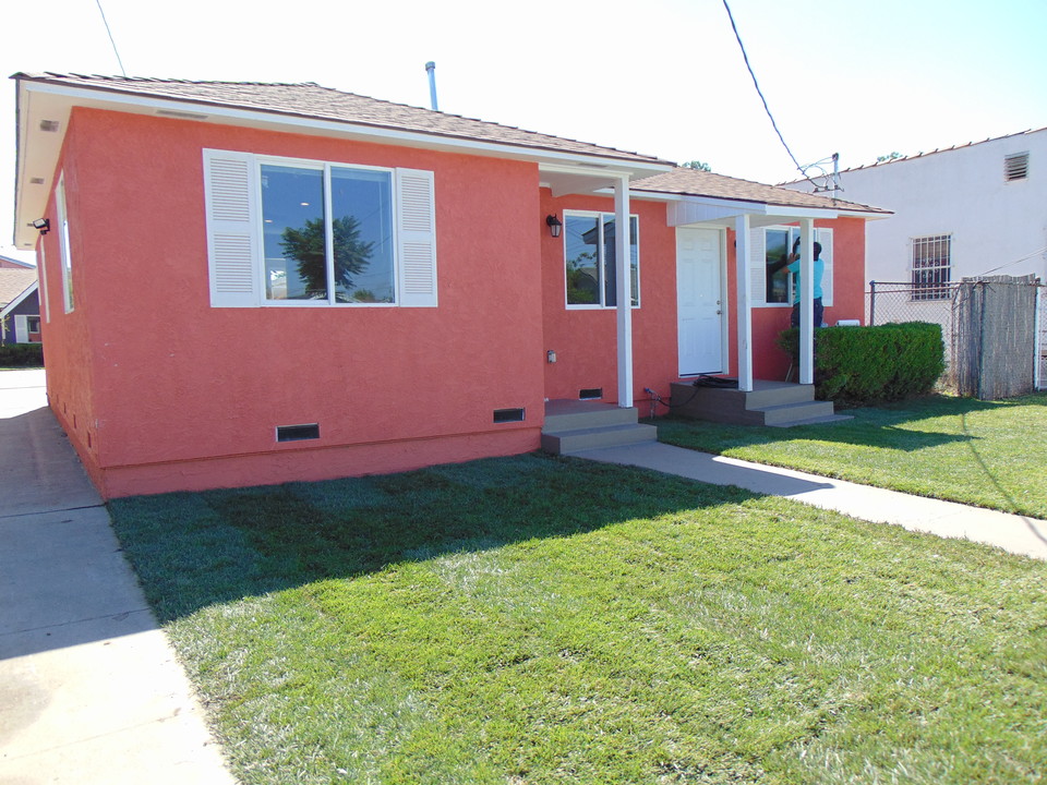 High Density Area in Los Angeles, CA - Building Photo