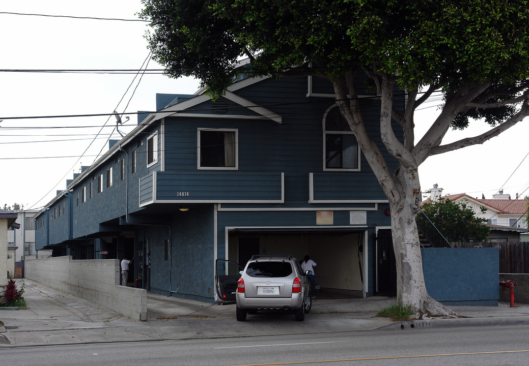 14814 Inglewood Ave in Lawndale, CA - Building Photo