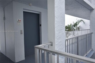 9450 Live Oak Pl in Davie, FL - Building Photo - Building Photo