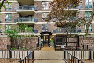 2600 N Hampden Ct-Unit -2E in Chicago, IL - Building Photo - Building Photo