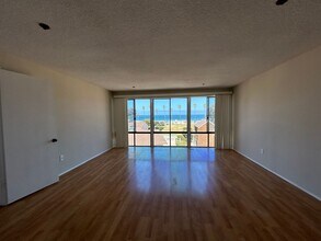 8263 Camino Del Oro in San Diego, CA - Building Photo - Building Photo