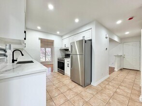 14 Harbour Heights Ln in St Catharines, ON - Building Photo - Building Photo