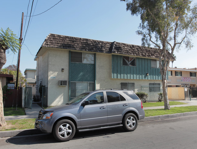 16202 Eucalyptus Ave in Bellflower, CA - Building Photo - Building Photo