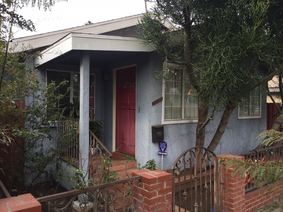 486-490 Carroll Ave in Venice, CA - Building Photo