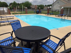 Carriage House Apartments in Paragould, AR - Foto de edificio - Building Photo