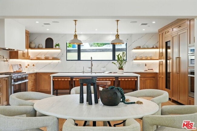 property at 913-913 1/2 N Beverly Glen Blvd