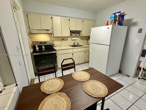 2732 NW 16th Terrace in Miami, FL - Building Photo - Building Photo