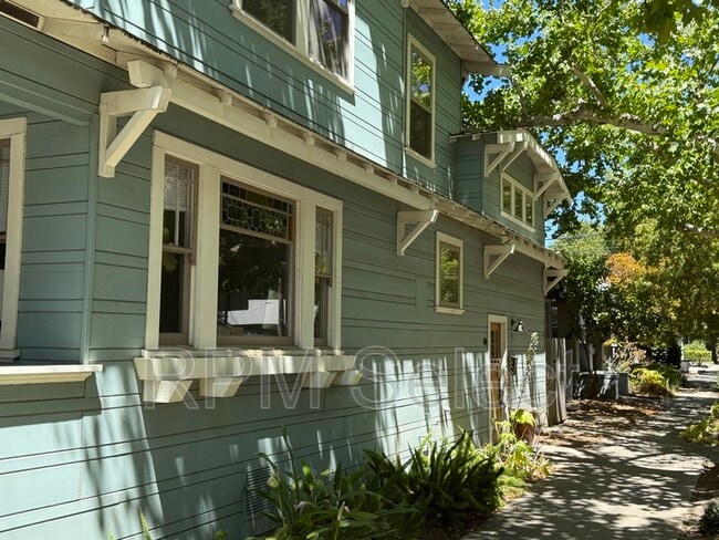 428 Alhambra Blvd in Sacramento, CA - Building Photo - Building Photo