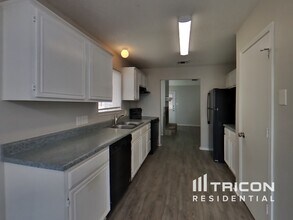 720 Charles City Dr in Arlington, TX - Foto de edificio - Building Photo