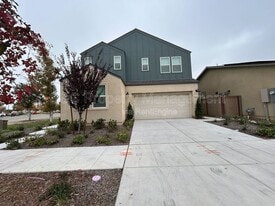 711 Robert Ave in Madera, CA - Building Photo