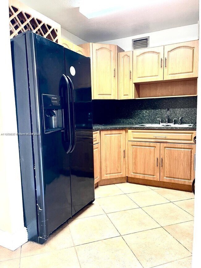 3021 W 76th St in Hialeah, FL - Building Photo - Building Photo