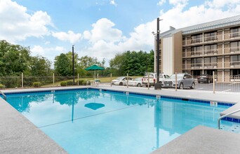 Extended Stay America Suites - Bristol in Bristol, VA - Building Photo - Building Photo