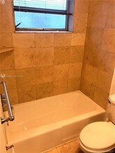 2236 Jackson St, Unit 8 in Hollywood, FL - Foto de edificio - Building Photo