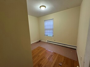 11915 195th St, Unit #1 in Saint Albans, NY - Building Photo - Building Photo