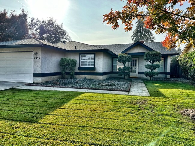 5145 W Iris Ct in Visalia, CA - Building Photo - Building Photo