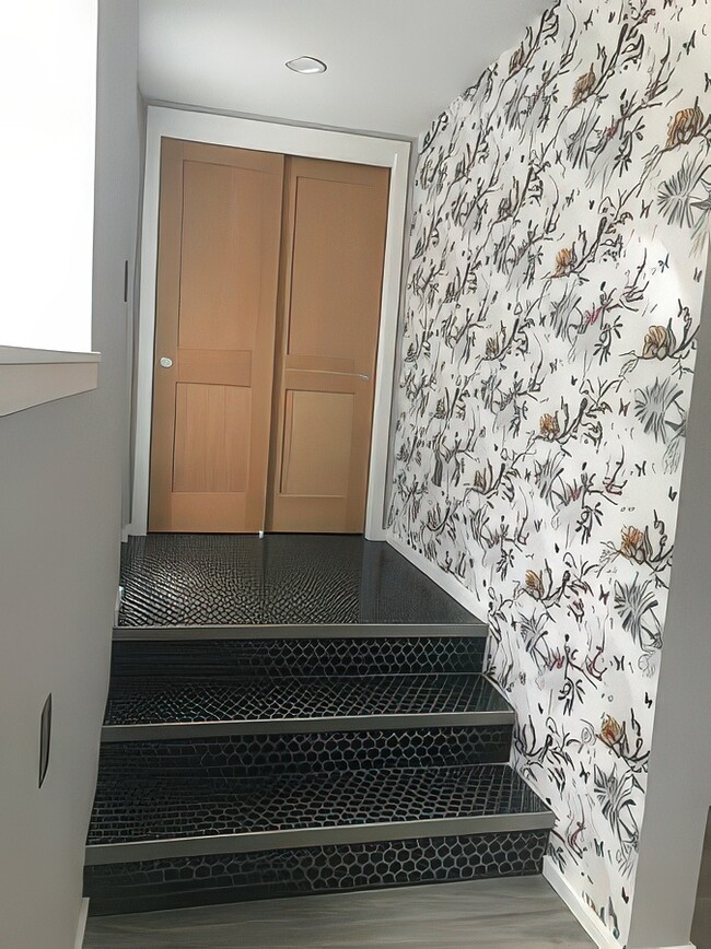 831 NE Holland St, Unit B in Portland, OR - Foto de edificio - Building Photo