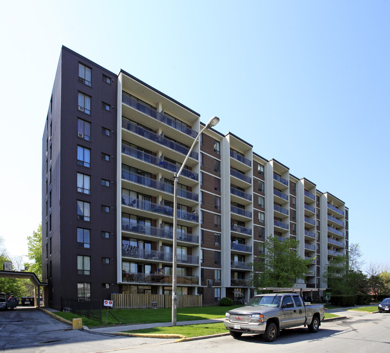 Redwood at Halsey in Toronto, ON - Building Photo