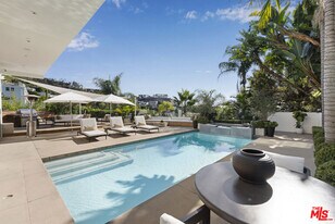 1889 Rising Glen Rd in Los Angeles, CA - Building Photo