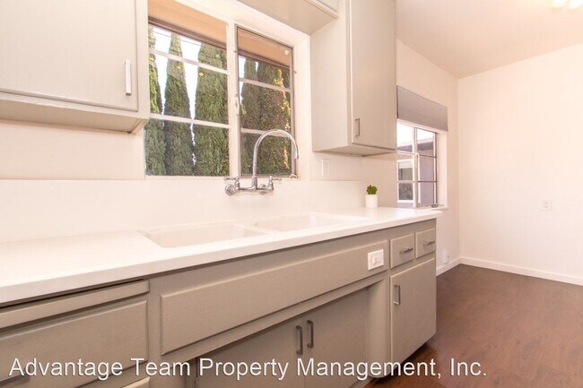 1602 Rosecrans St in San Diego, CA - Building Photo - Building Photo