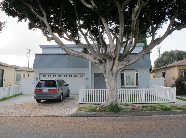 2026 Oak St in Santa Monica, CA - Building Photo - Building Photo