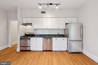 1955 Locust St in Philadelphia, PA - Building Photo - Building Photo