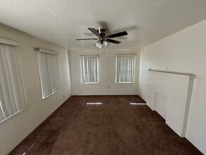 711 Bryce Dr-Unit -711 BRYCE DR. in Bakersfield, CA - Building Photo - Building Photo