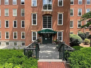 2 School St in Lincoln, RI - Building Photo - Building Photo