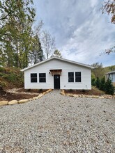 60 Pearl St in Black Mountain, NC - Foto de edificio - Building Photo