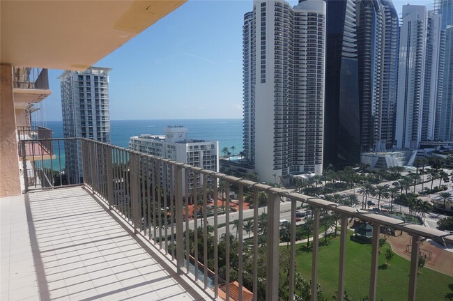 210 174th St, Unit 1904 in Sunny Isles Beach, FL - Building Photo - Building Photo