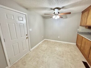 1200 Meadow Dr NW-Unit -Unit A in Huntsville, AL - Building Photo - Building Photo