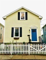 32 E Bowery St in Newport, RI - Building Photo