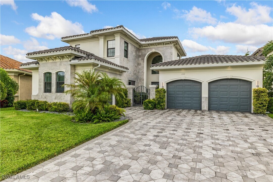 4410 Caldera Cir in Naples, FL - Foto de edificio