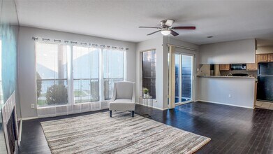 8020 Braesmain Dr in Houston, TX - Building Photo - Building Photo