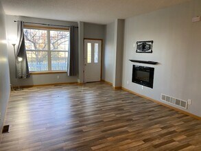 7751 Ladyslipper Ln in Chanhassen, MN - Building Photo - Building Photo
