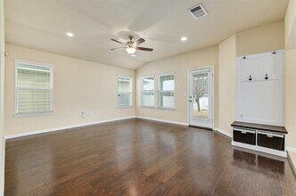 18421 Tallgrass Prairie Dr in Pflugerville, TX - Building Photo - Building Photo