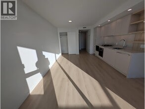 311 Alderson Ave in Coquitlam, BC - Building Photo - Building Photo