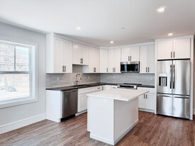 1000 Washington St, Unit 201 in Dedham, MA - Building Photo