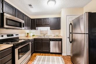 Cardinal Apartments in Greensboro, NC - Building Photo - Building Photo