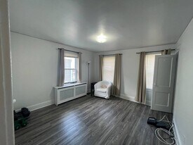 30 1st St in Glen Cove, NY - Building Photo