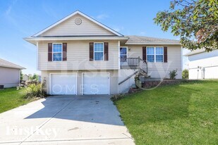 2211 Larkspur, Unit 2-1801 in Excelsior Springs, MO - Building Photo