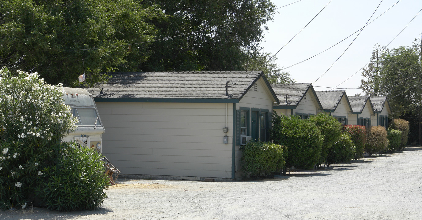 1059 Main St in Oakley, CA - Building Photo