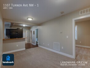 1107 Turner Ave NW in Grand Rapids, MI - Building Photo - Building Photo