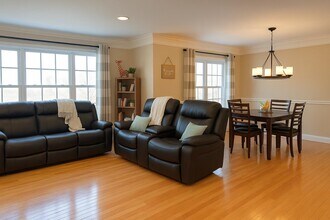 197 Blue Heron Dr in Secaucus, NJ - Building Photo - Building Photo