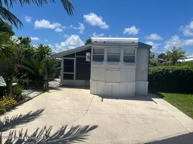 property at 805 Horizon Ln