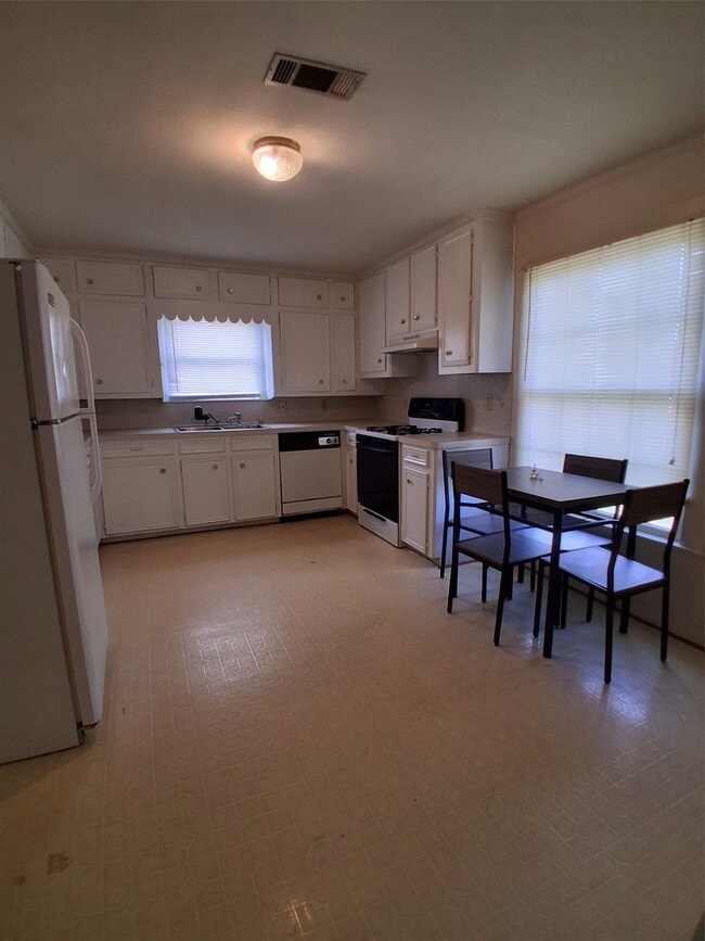 204 Holderrieth Blvd in Tomball, TX - Building Photo - Building Photo