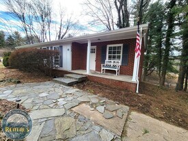 553 Hardaman Cir in Boone, NC - Building Photo